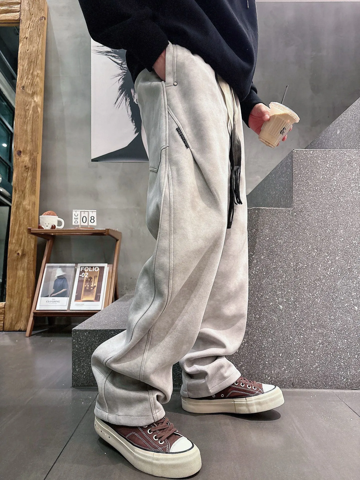 Balenciaga 🆕2026 Autumn and Winter New Arrival Casual Pants! The official website will be released simultaneously. Brand Classic LOGO casual pants, customized fabrics, excellent comfort and strong touch. Highly recognisable, perfect appearance and craftsmanship. Size:M-3XL